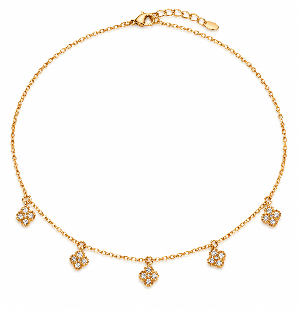 Collier Clover doré, cinq petits trèfles sertis de pierres transparentes sur une fine chaîne, sur fond blanc