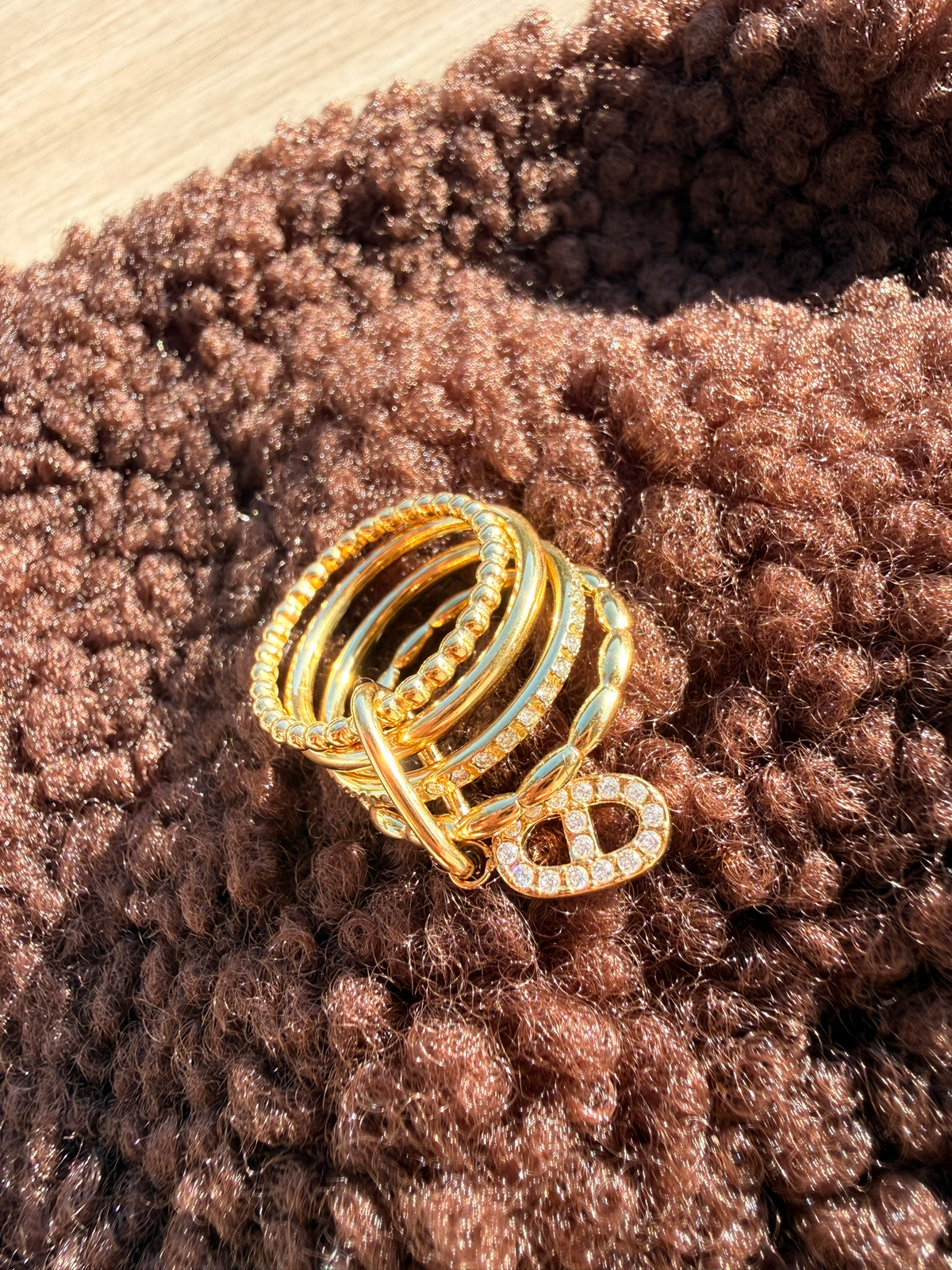 Bague Infinity dorée multianneaux, photo originale