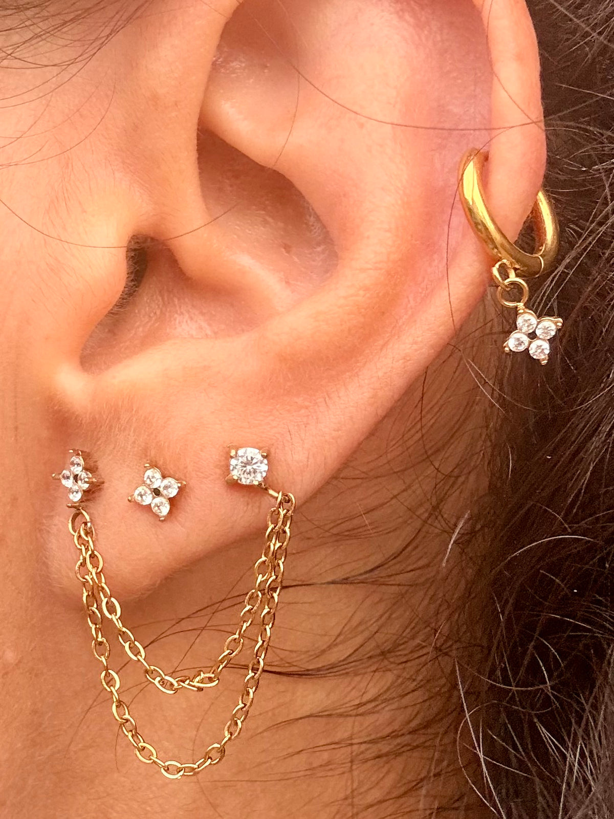 Ensemble de boucles d’oreilles Shiny, vue détaillée — Saeya Jewels
