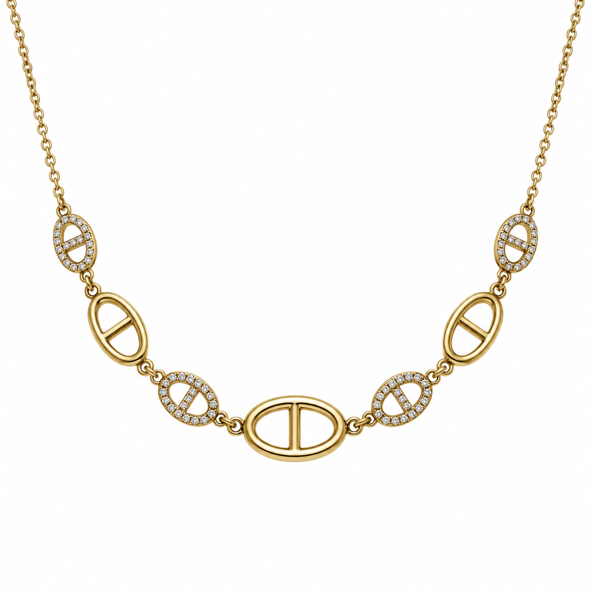 Collier Angèle à sept mailles marines ovales, suspendu sur fond blanc